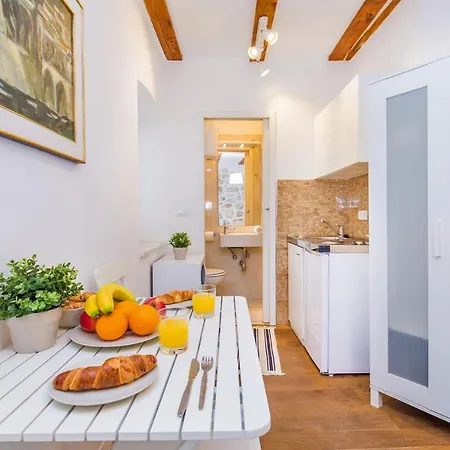 Walls By Irundo Apartment